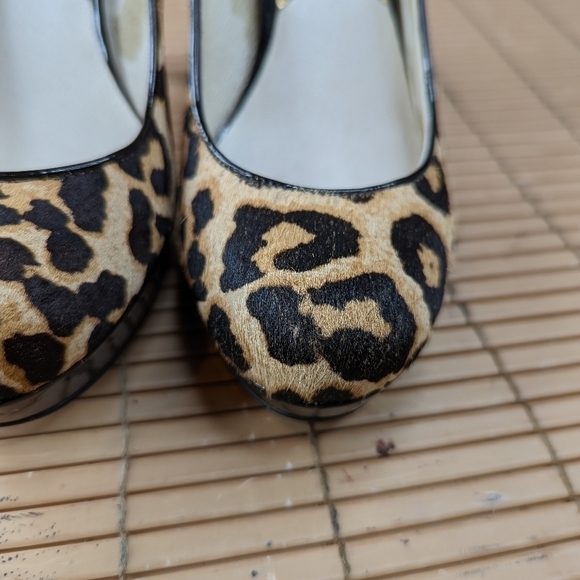 Michael Kors women's sz 7B platform 4" heels. Calf hair Leopard print pumps. 315 - Picture 8 of 10